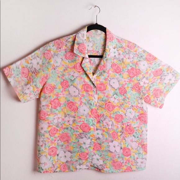 Vintage Tops - Super cute pastel floral vintage blouse